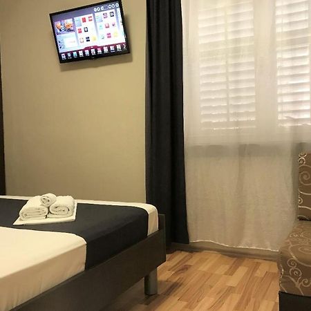 Berulia Rooms Brela Bagian luar foto