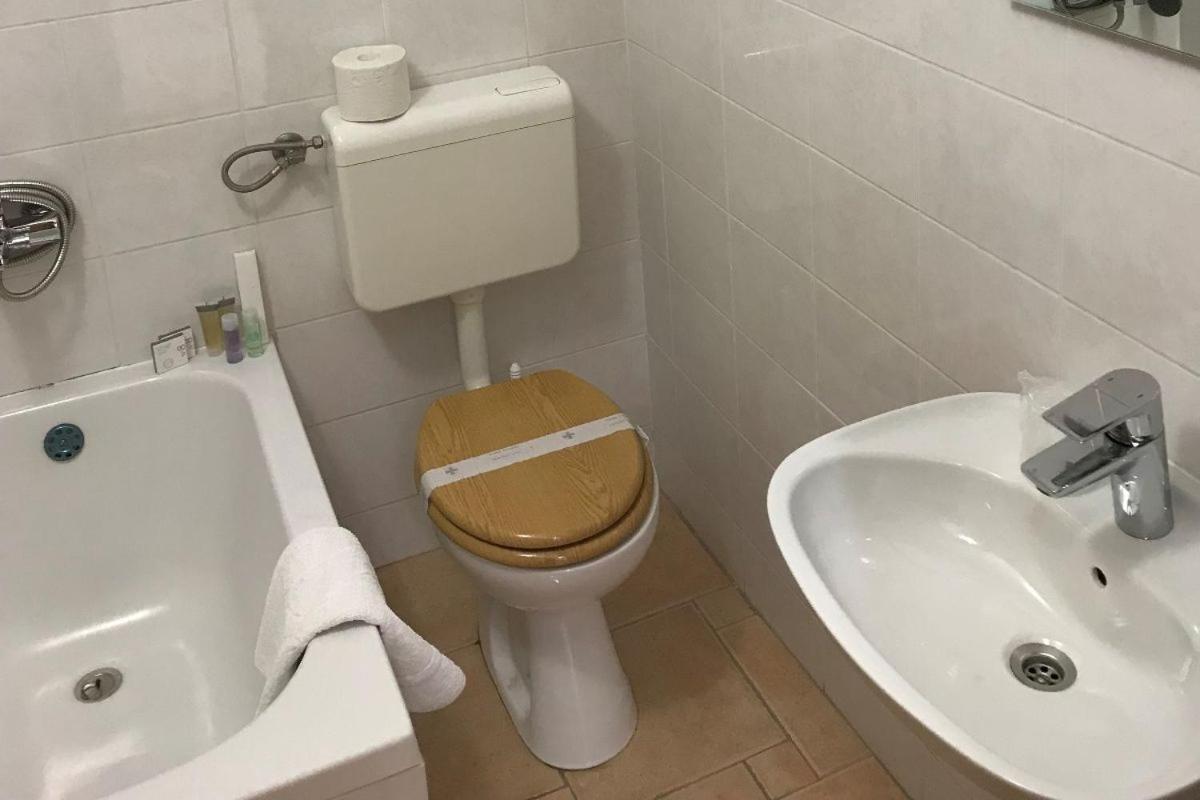 Berulia Rooms Brela Bagian luar foto