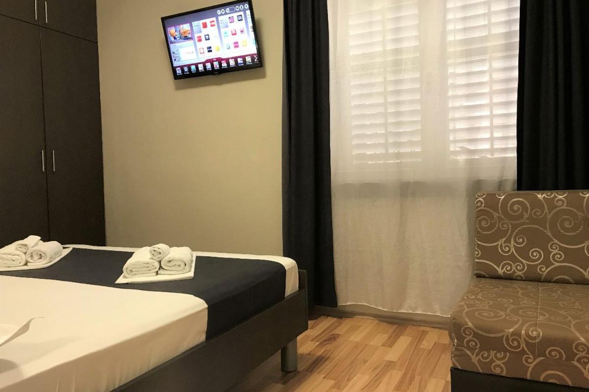 Berulia Rooms Brela Bagian luar foto